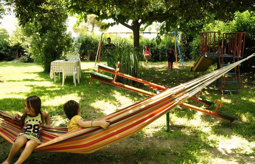 Heracles Guesthouse Rovies Exteriér fotografie